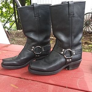 Ordered, not realizing they were women's, don't fi